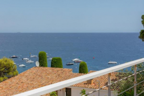LETS HOLIDAYS Apartment with sea views in cala salions